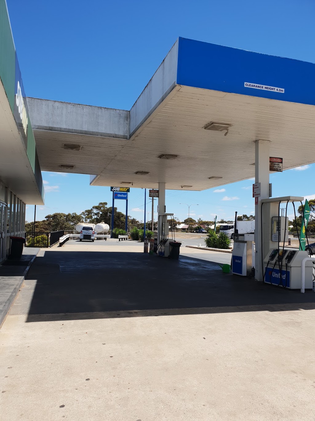 United | gas station | 32 Princes Hwy, Tailem Bend SA 5000, Australia | 0885723884 OR +61 8 8572 3884