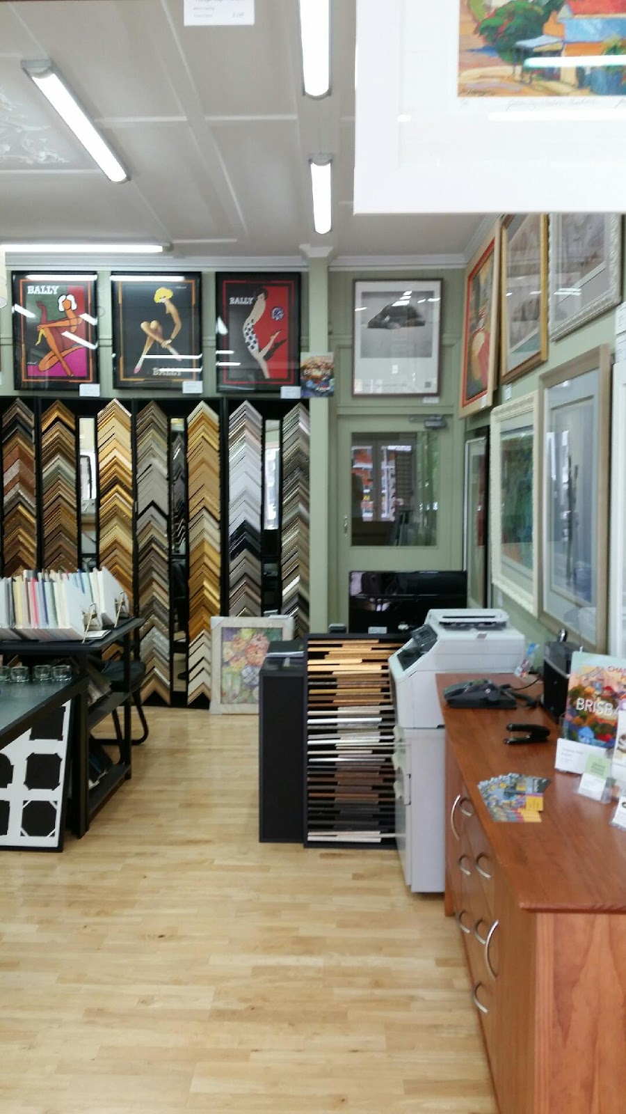 Creative Framing Solutions | 337 Waterworks Rd, Ashgrove QLD 4060, Australia | Phone: (07) 3366 9977