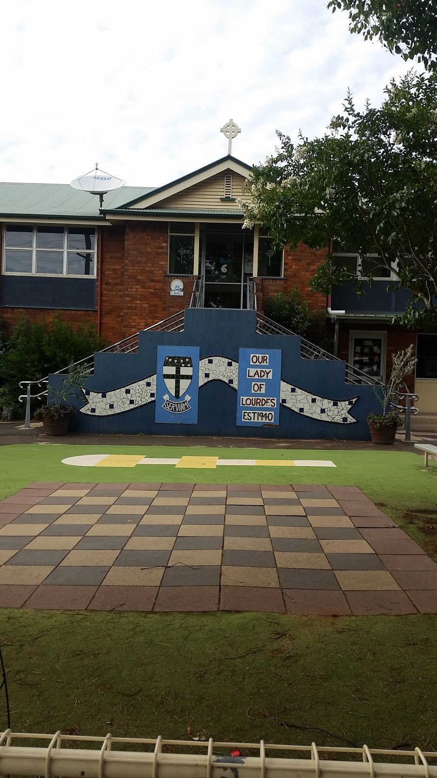 Our Lady of Lourdes School | school | 2 Ascot St, Newtown QLD 4350, Australia | 0746341922 OR +61 7 4634 1922