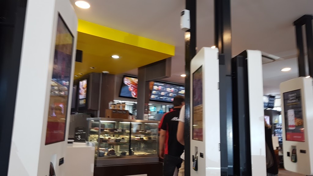 McDonalds Echuca | cafe | 479-489 High St, Echuca VIC 3564, Australia | 0354802442 OR +61 3 5480 2442