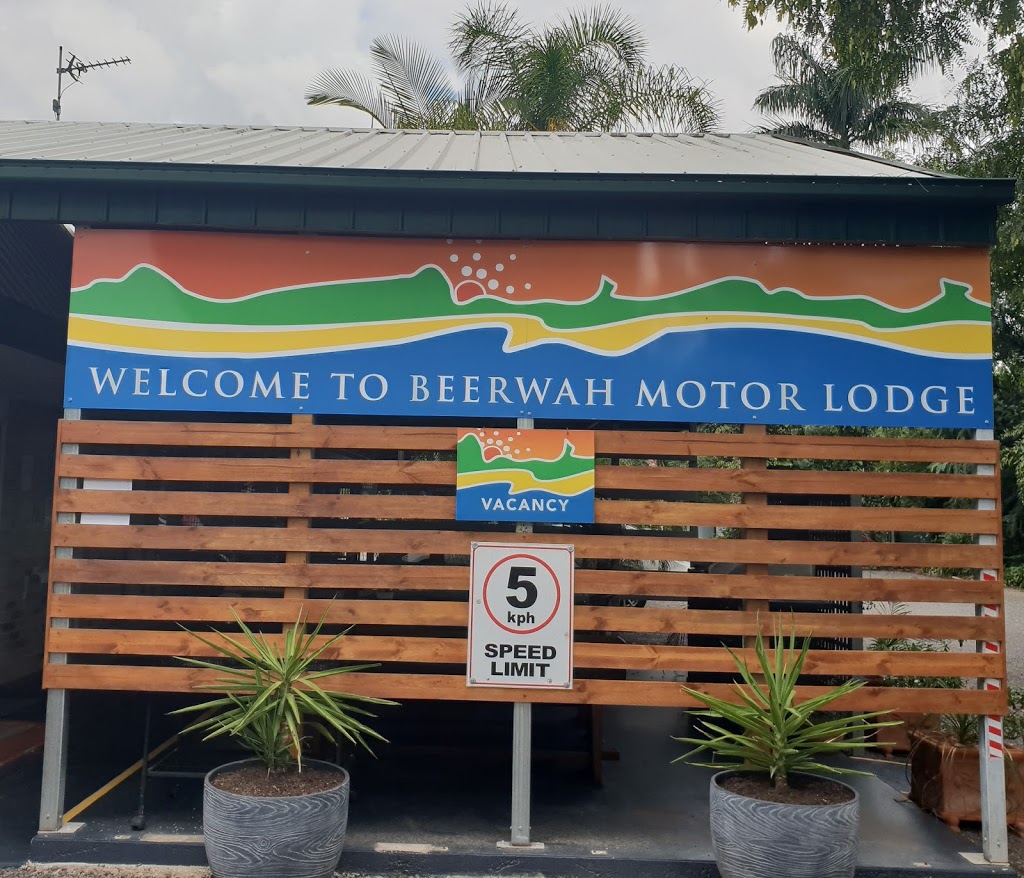 Beerwah Motor Lodge | 6 Graham Dr, Landsborough QLD 4550, Australia | Phone: (07) 5494 1911