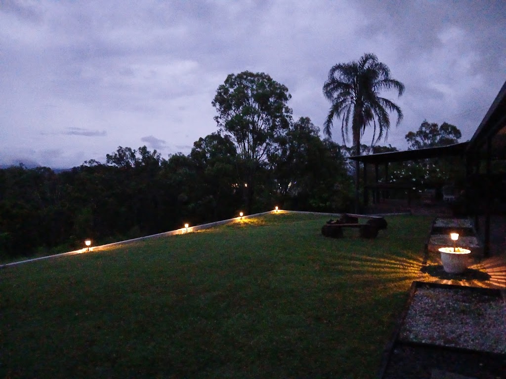 Hilltop Retreat | 1 Farwell Cl, Kooralbyn QLD 4285, Australia | Phone: 0411 825 153