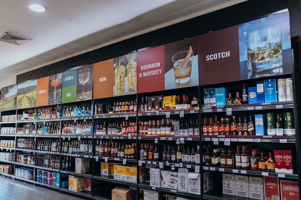 Liquor Legends Drive Thru - The Mayfair Hotel Emerald | 9/11 Mayfair Dr, Emerald QLD 4720, Australia | Phone: (07) 4987 4081