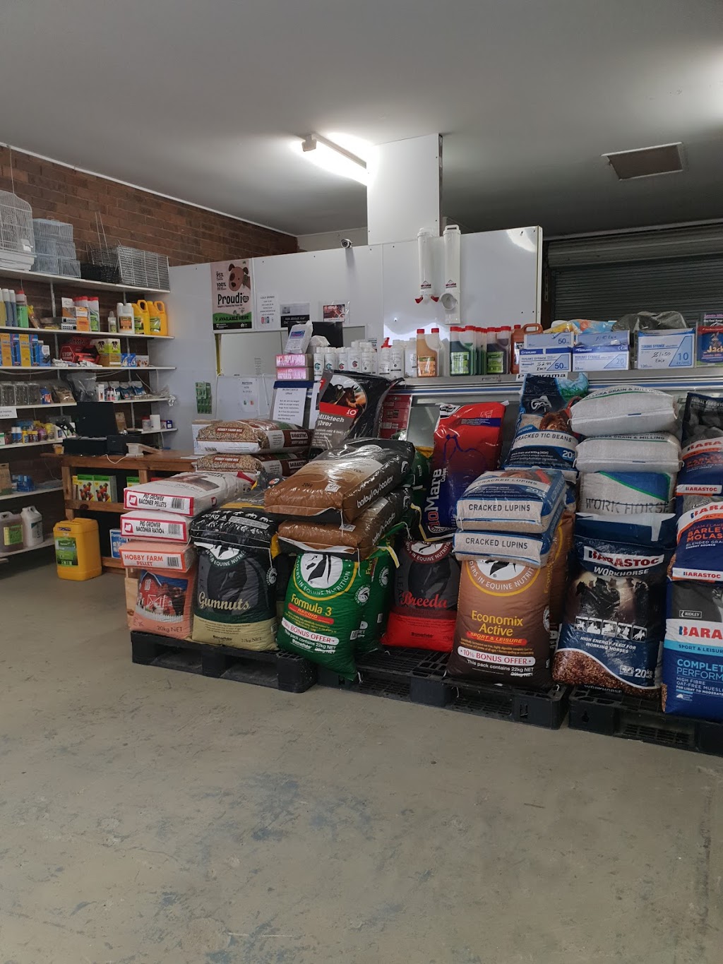 Redcliffe Feed And Grain | store | shop 1/681 Deception Bay Rd, Deception Bay QLD 4508, Australia | 0732030884 OR +61 7 3203 0884