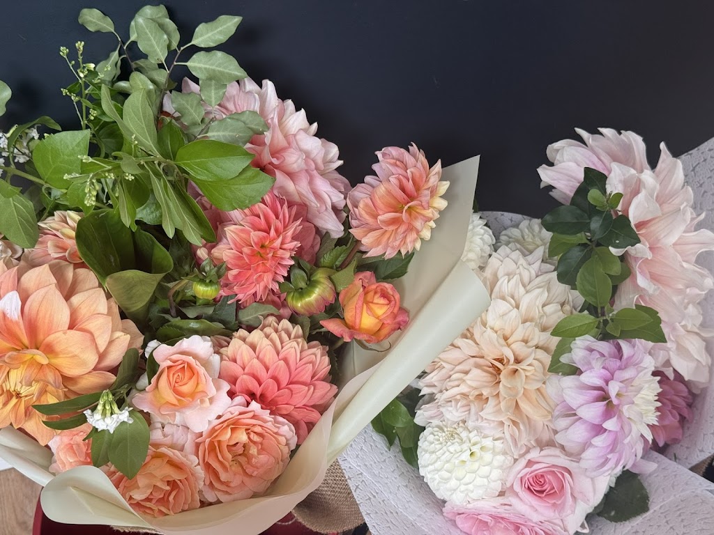 The Dahlia Patch Farm | 154 Old S Rd, Alpine NSW 2575, Australia | Phone: 0413 057 671