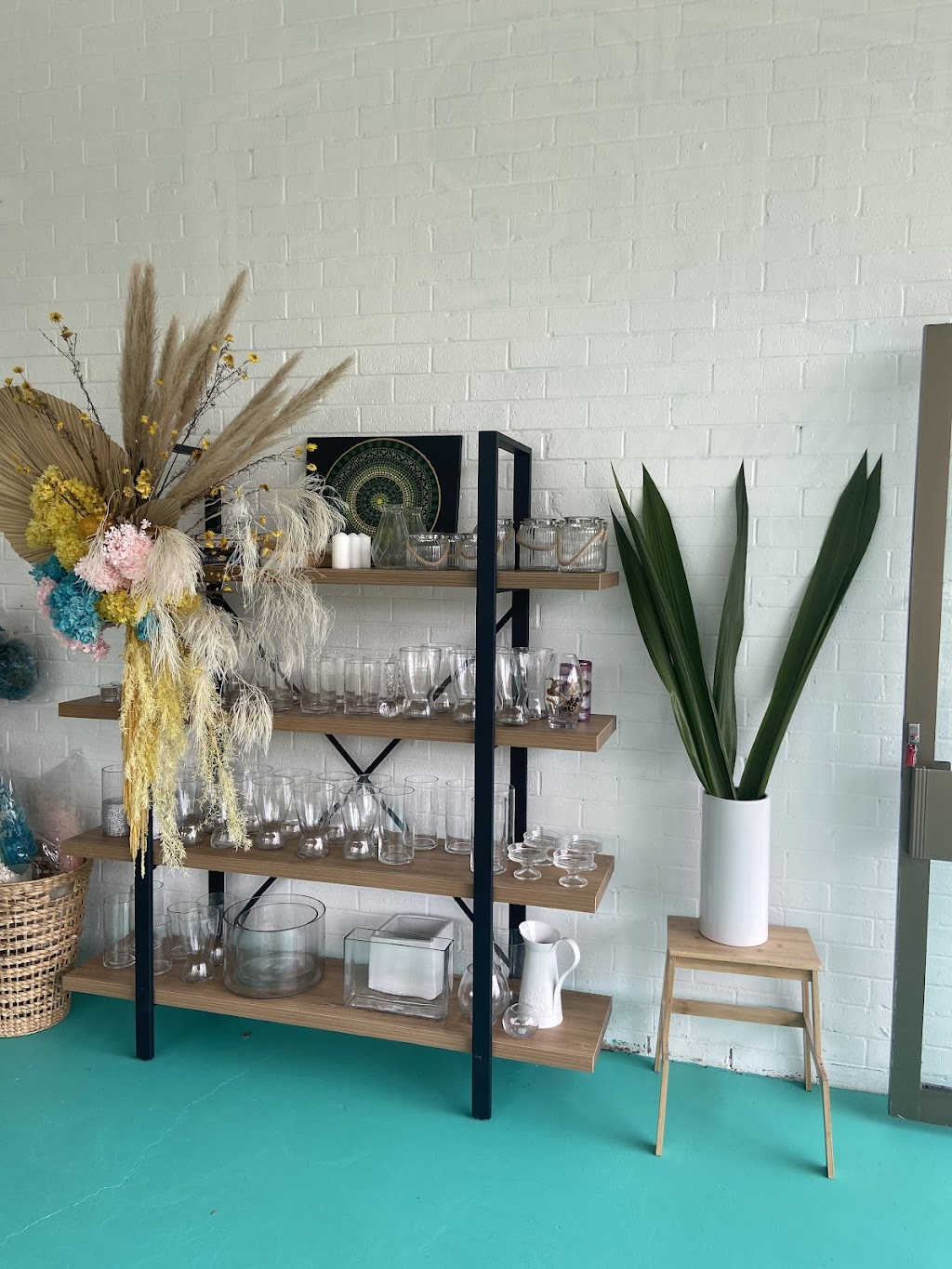 Martha’s Flowers | 2 Weston St, Culburra Beach NSW 2540, Australia | Phone: 0420 599 148