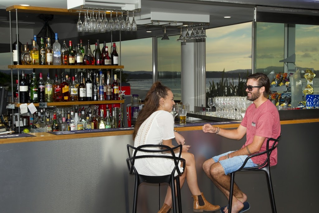 Reef Bar Grill | restaurant | Reef Apartments, 2-6 Wharf St, Forster NSW 2428, Australia | 0265557092 OR +61 2 6555 7092