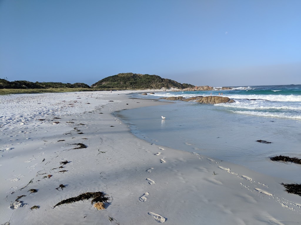 Five Beaches | lodging | 20 Highcrest Ave, Binalong Bay TAS 7216, Australia | 0407808738 OR +61 407 808 738