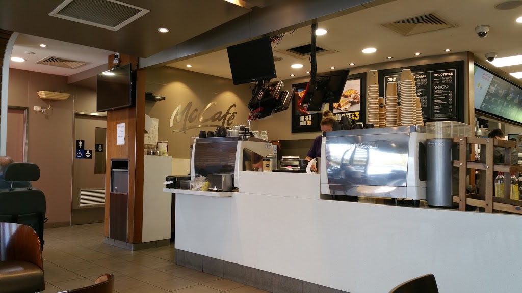 McDonalds Traralgon | meal takeaway | Traralgon Centre Plaza, 24-26 Argyle St, Traralgon VIC 3844, Australia | 0351749388 OR +61 3 5174 9388