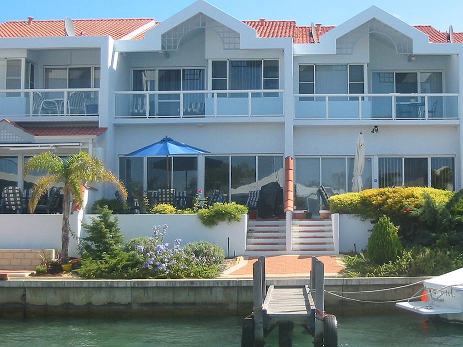Port Sails Canal Villa, Mandurah Holiday Rental Accommodation | real estate agency | u2/20 Baruna Ct, Halls Head WA 6210, Australia | 0419242358 OR +61 419 242 358