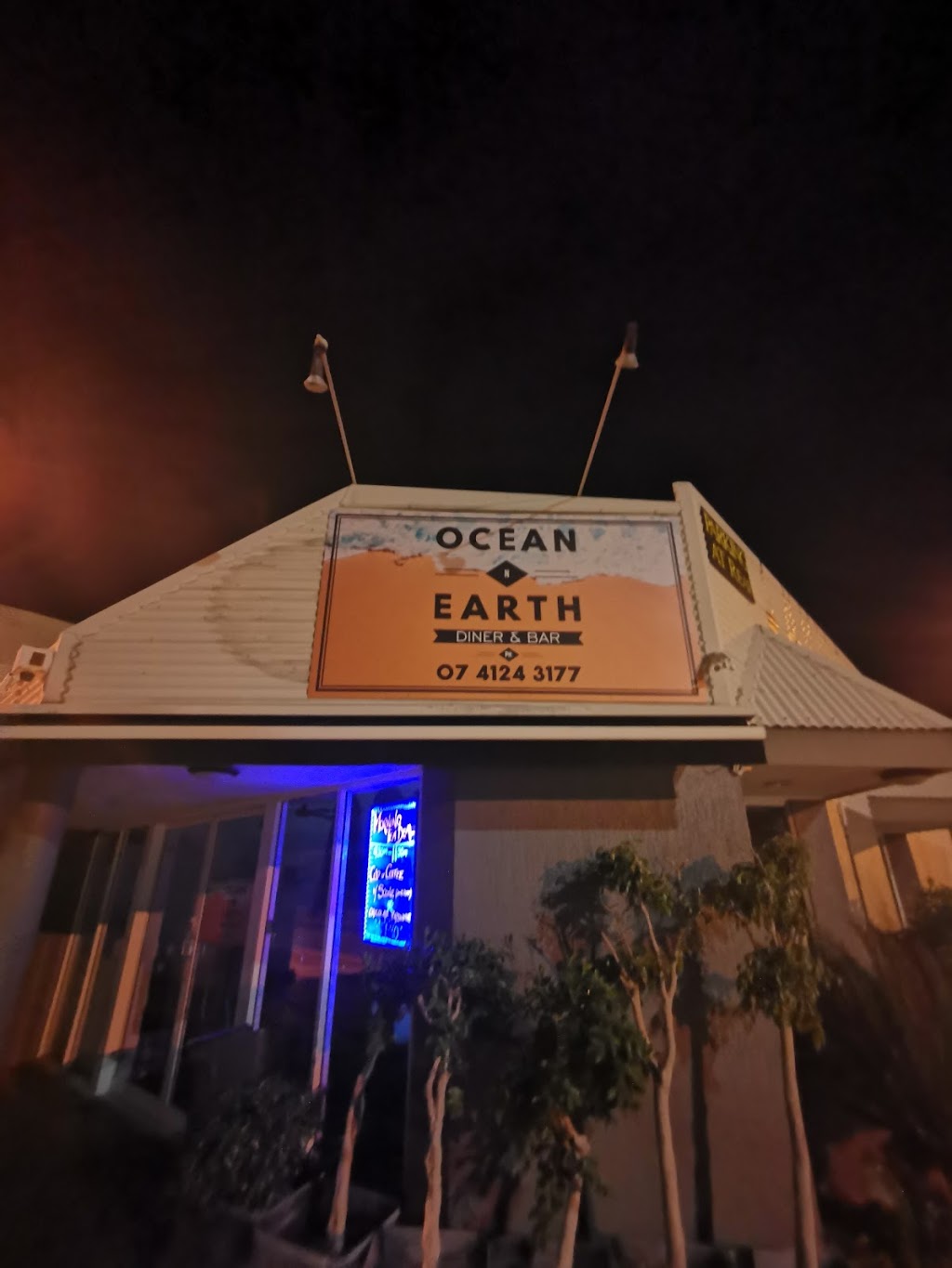 Ocean N Earth Diner & Bar | cafe | 3/381 Esplanade, Torquay QLD 4655, Australia | 0741243177 OR +61 7 4124 3177