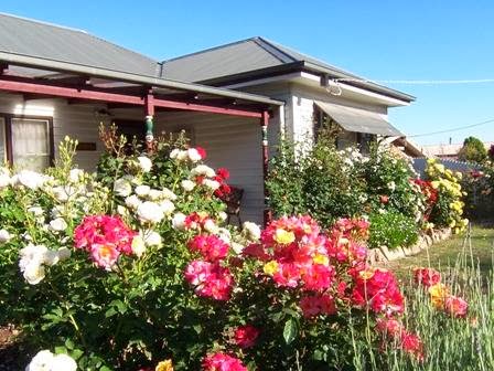 Robyns Nest Country Cottages | 69 Highton Ln, Mansfield VIC 3722, Australia | Phone: 0427 030 957