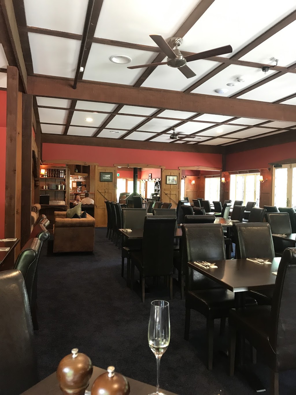 Sassafras Tavern | restaurant | 327 Mount Dandenong Tourist Rd, Sassafras VIC 3787, Australia | 0397551241 OR +61 3 9755 1241