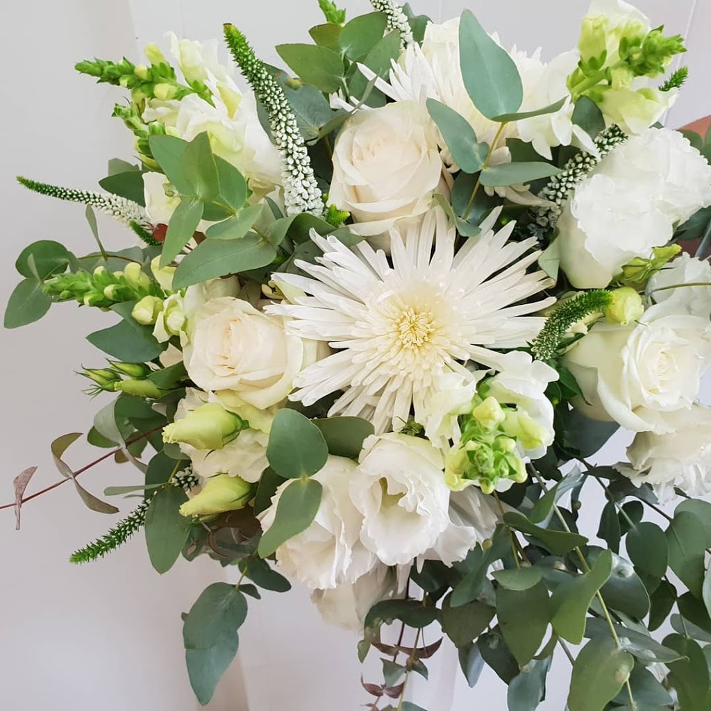Buttercups Florist | florist | 140b Wyong Rd, Killarney Vale NSW 2261, Australia | 0243334499 OR +61 2 4333 4499