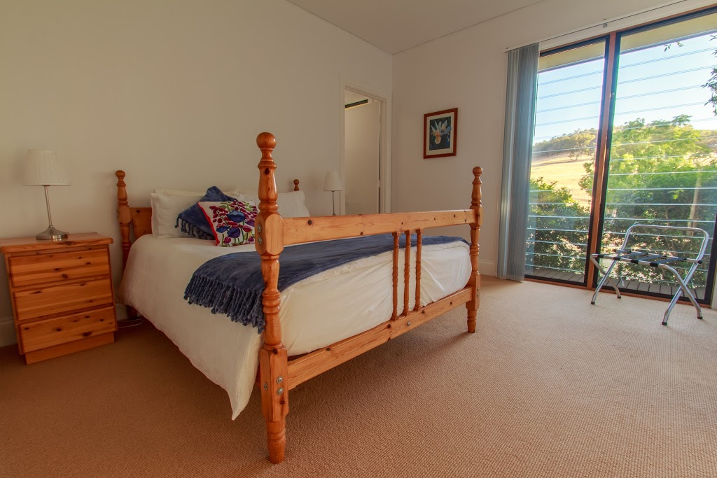 Henty Lodge Bed & Breakfast | lodging | 646 Henty Rd, Henty WA 6236, Australia | 0408382975 OR +61 408 382 975
