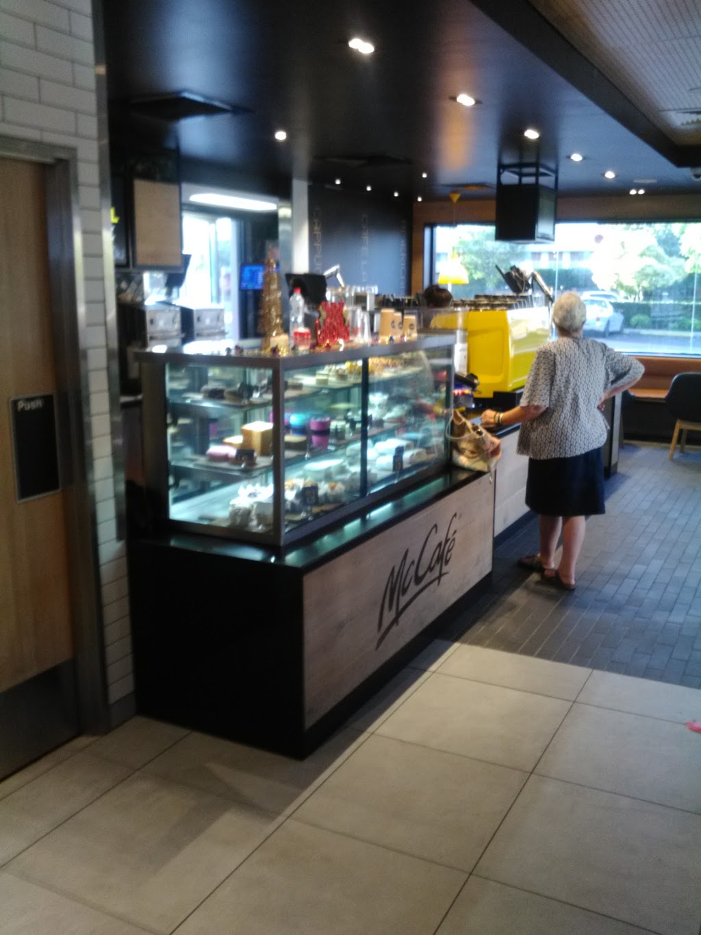 McDonalds Dubbo NSW | cafe | 22 Cobra St, Dubbo NSW 2830, Australia | 0268829753 OR +61 2 6882 9753