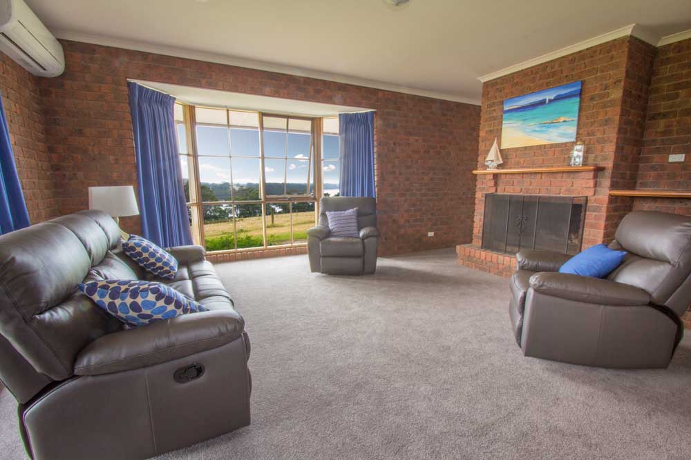 Lakeview Holiday House | 110 Mill Point Rd, Toorloo Arm VIC 3909, Australia | Phone: (03) 5156 2454