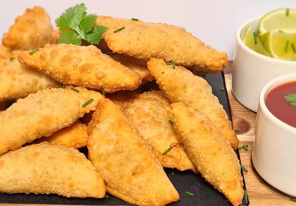 Roses International Cuisine | 530 Devonshire Rd, Kemps Creek NSW 2178, Australia | Phone: 0423 830 071