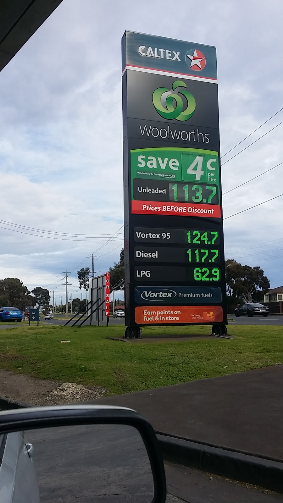 Woolworths Caltex Braeside | gas station | 122 Boundary Rd, Braeside VIC 3195, Australia | 0390688561 OR +61 3 9068 8561
