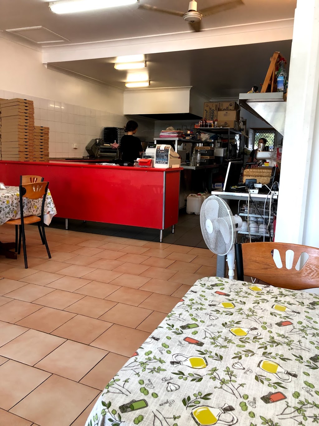 Julios Pizza Dapto | restaurant | 76 Byamee St, Dapto NSW 2530, Australia | 0242613698 OR +61 2 4261 3698