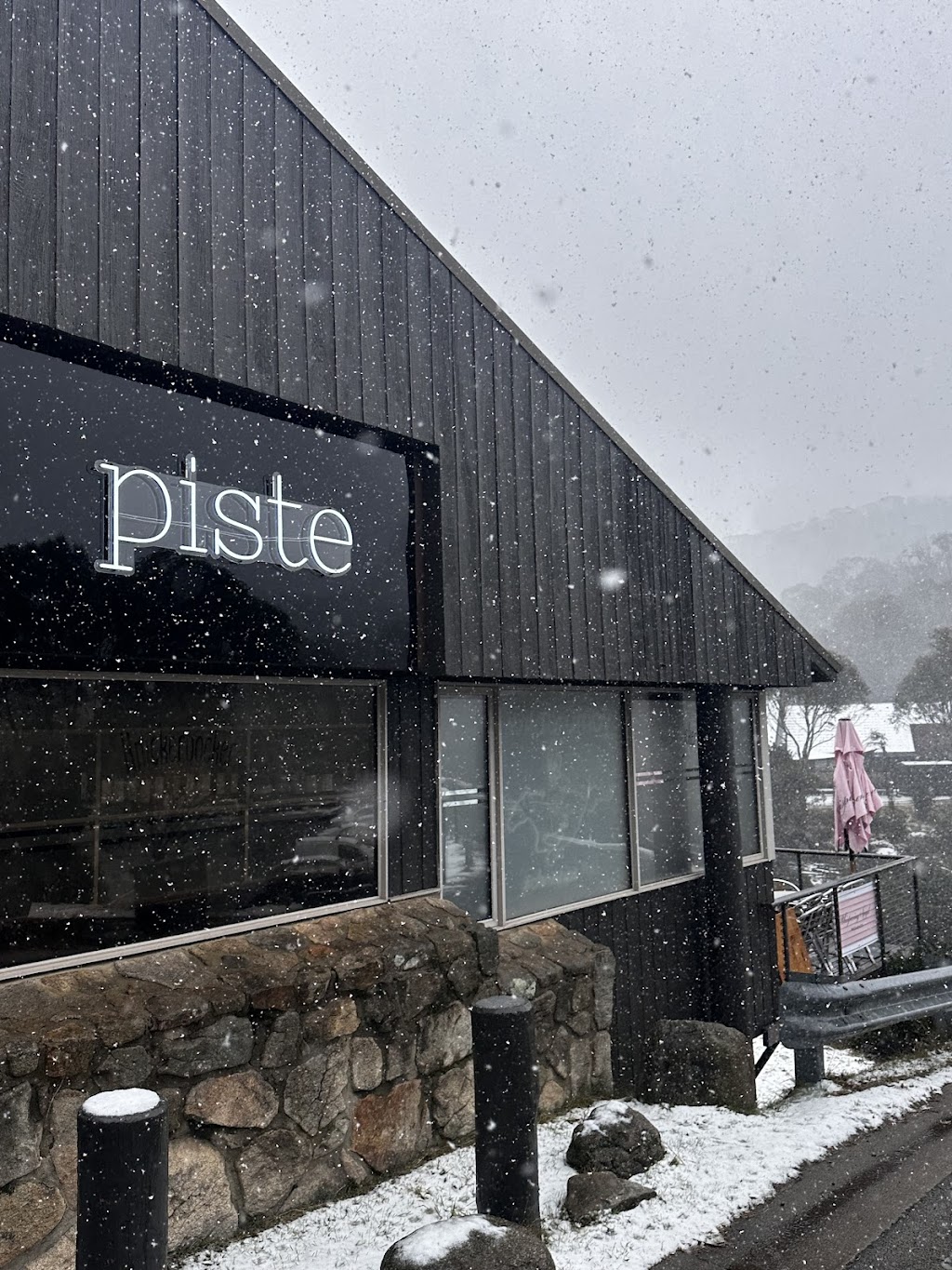 Piste Bar | 1 Diggings Terrace, Thredbo NSW 2625, Australia | Phone: (02) 6457 6844