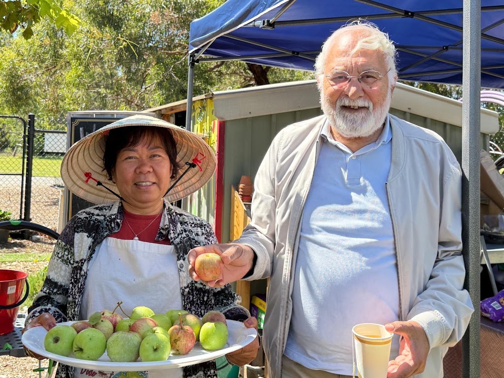 The Hive - SMRC Community Garden | Located inside: Braeside Park, Federation Trail, Braeside VIC 3195, Australia | Phone: (03) 9767 1900