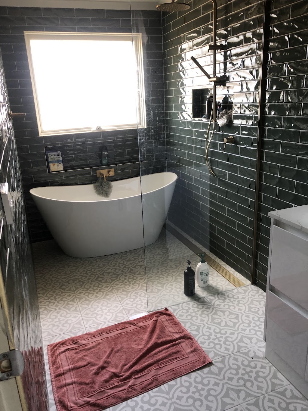 hazara tiling specialist | 11 Redleaf Cl, Hampton Park VIC 3976, Australia | Phone: 0424 044 071
