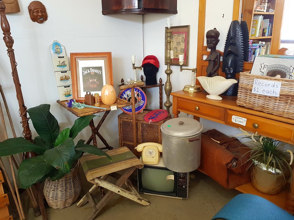 Pomona Rockin Relics Antiques Barn | 17 Factory St, Pomona QLD 4568, Australia | Phone: 0411 244 580