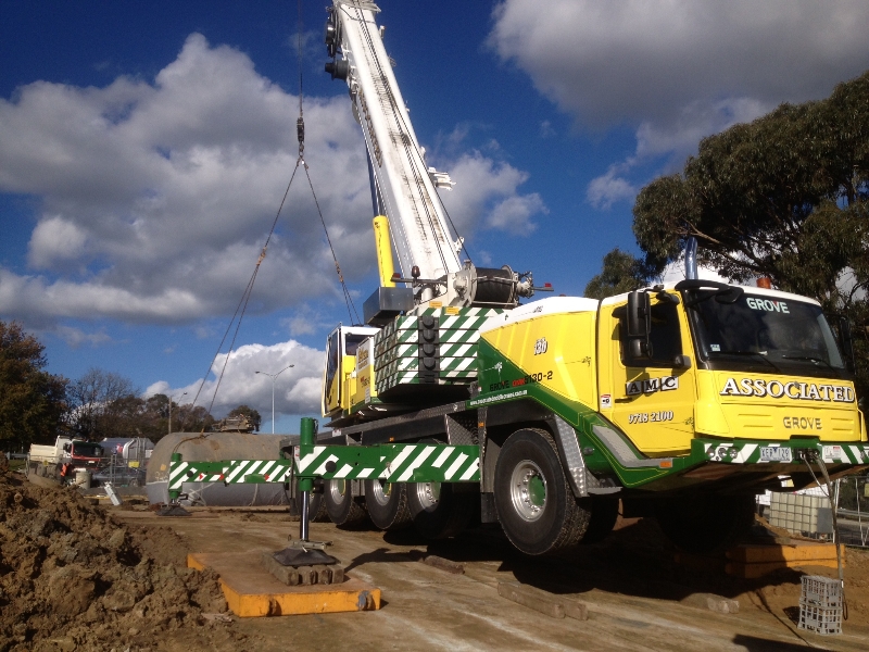 Associated Mobile Cranes | 831 Main Rd, Hurstbridge VIC 3099, Australia | Phone: (03) 9464 7444
