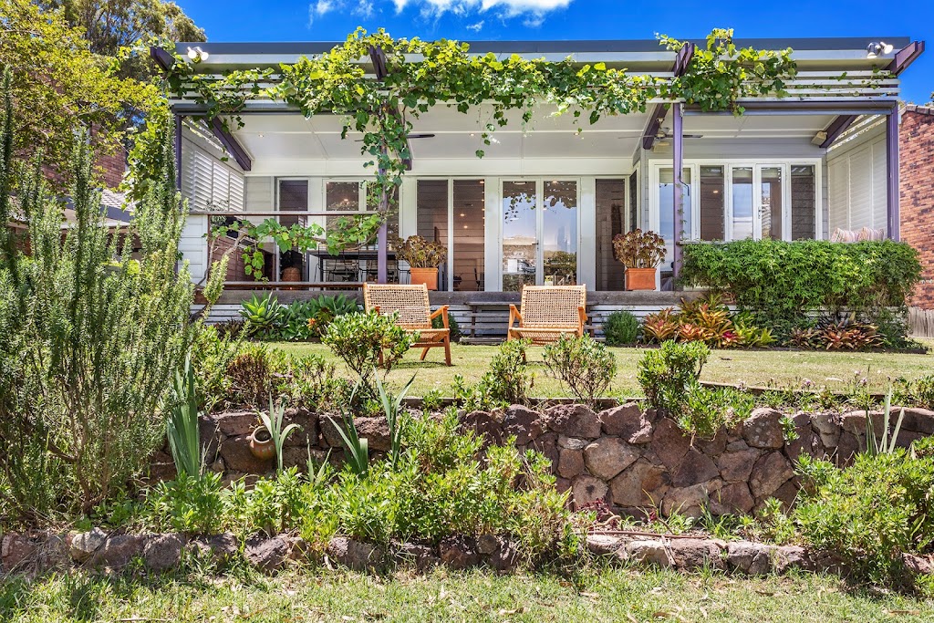 Driftwood | 39 Kent Gardens, Soldiers Point NSW 2317, Australia | Phone: (02) 4044 5021