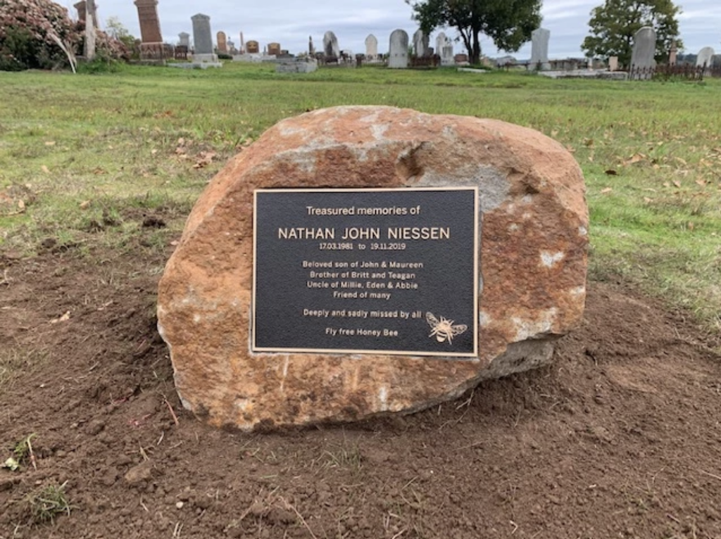 Bronze Plaques Australia | 91 Carpenter St, Quarry Hill VIC 3550, Australia | Phone: 0408 302 460