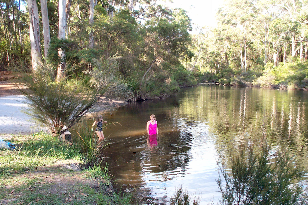 One Tree Bridge Chalets | 2050 Graphite Road, Manjimup WA 6258, Australia | Phone: (08) 9777 1196