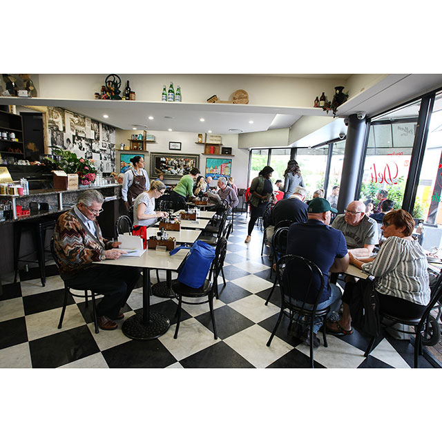 New Farm Deli & Cafe | cafe | 900 Brunswick St, New Farm QLD 4005, Australia | 0733582634 OR +61 7 3358 2634