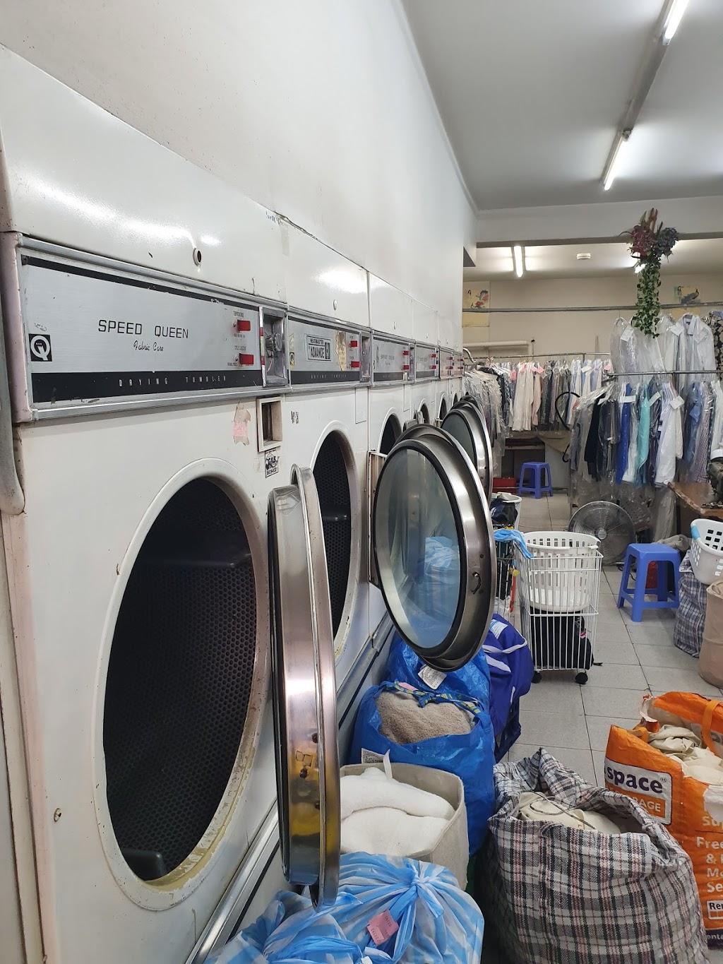 The Rosebery Laundry Service | laundry | 361 Gardeners Rd, Rosebery NSW 2018, Australia | 0296674662 OR +61 2 9667 4662