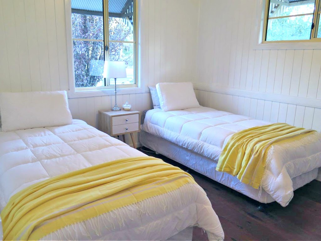 Briar Rose Cottages | lodging | 66 Wallangarra Rd, Stanthorpe QLD 4380, Australia | 0427327344 OR +61 427 327 344