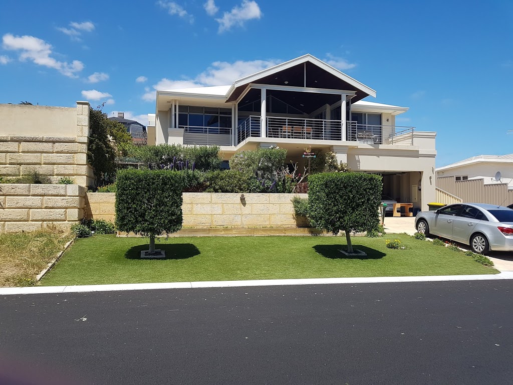 Sorrento Beach Retreat | 40 Raleigh Rd, Sorrento WA 6020, Australia | Phone: 0402 901 403