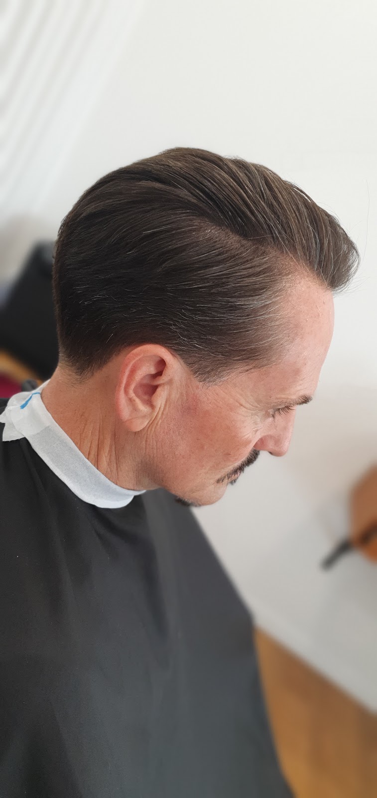MrMrs The Hair Experts Specialist Salon & Barber | Shop 5/114 Hornibrook Esplanade, Clontarf QLD 4019, Australia | Phone: (07) 3496 2289