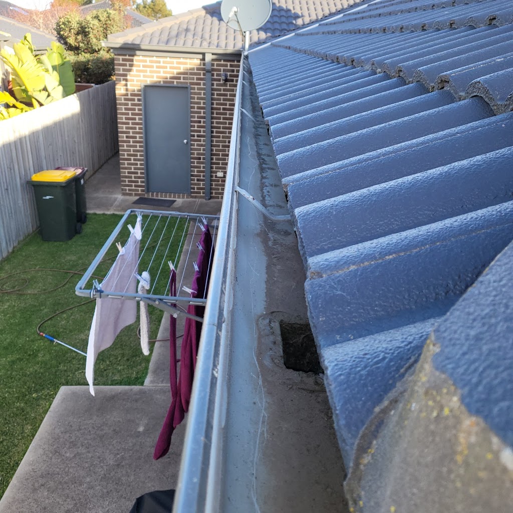 Gutterly clean | 24 McMahon Ave, Armstrong Creek VIC 3217, Australia | Phone: 0405 129 553