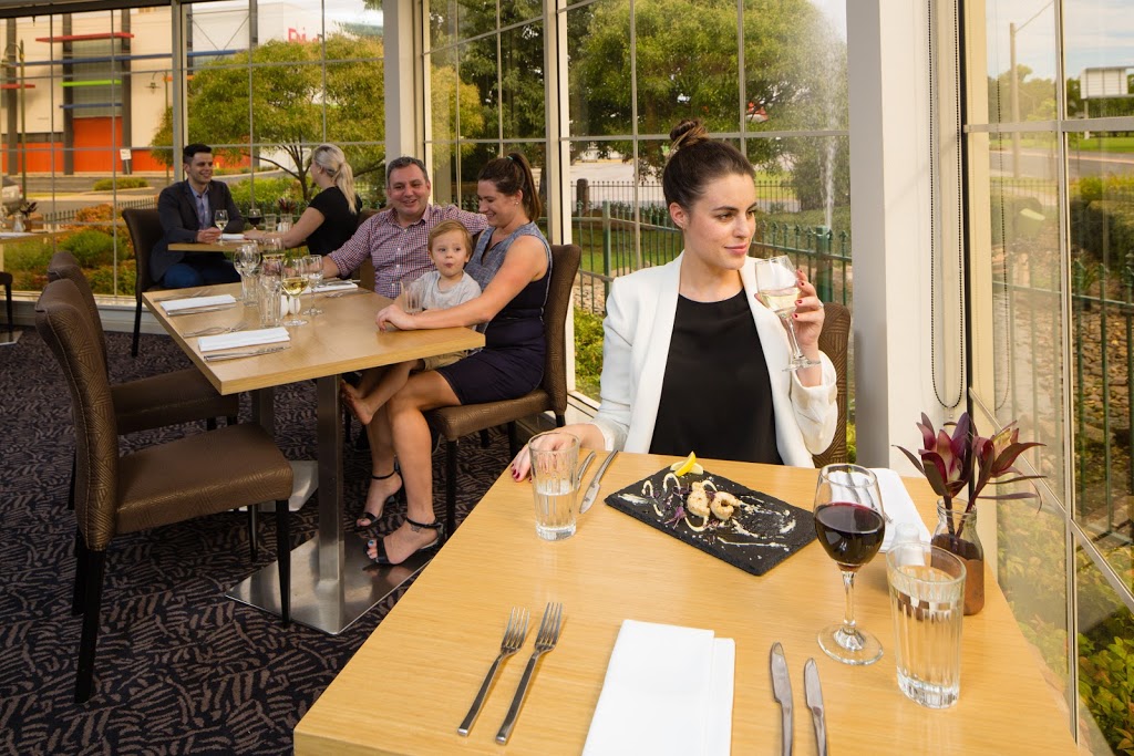The Hovell Bar & Grill | bar | 614 Hovell St, South Albury NSW 2640, Australia | 0260423900 OR +61 2 6042 3900