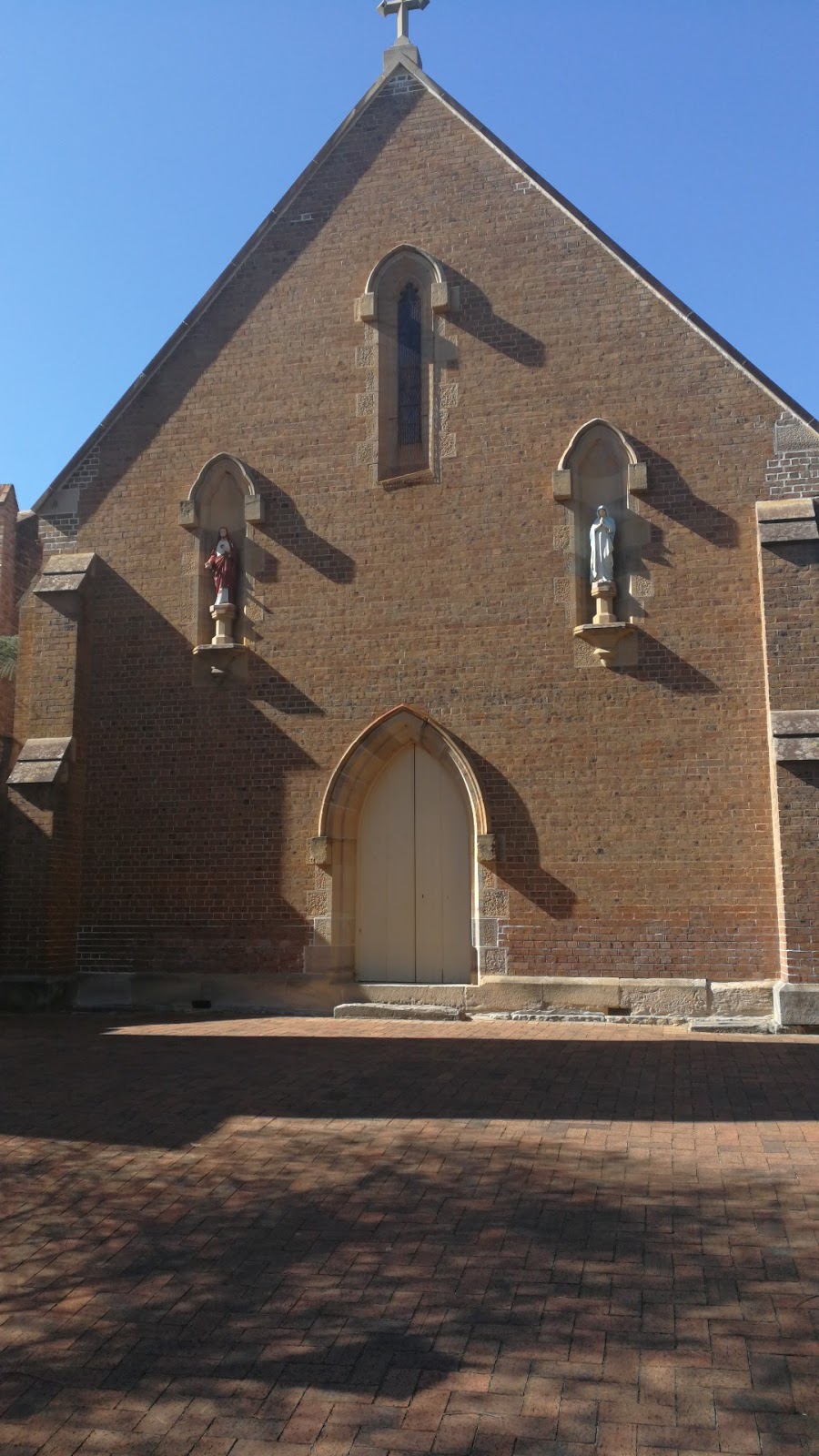 Saint Pauls Catholic Church | church | 26 John St, Camden NSW 2570, Australia | 0246558797 OR +61 2 4655 8797