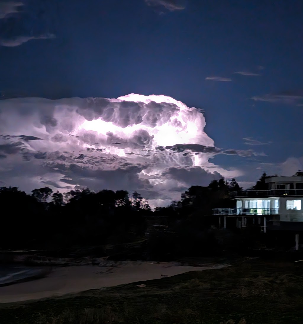 Port Stephens Beachside Garden Villa Rental- Maestral II | 27 Richardson Ave, Boat Harbour NSW 2136, Australia | Phone: (02) 4981 1577