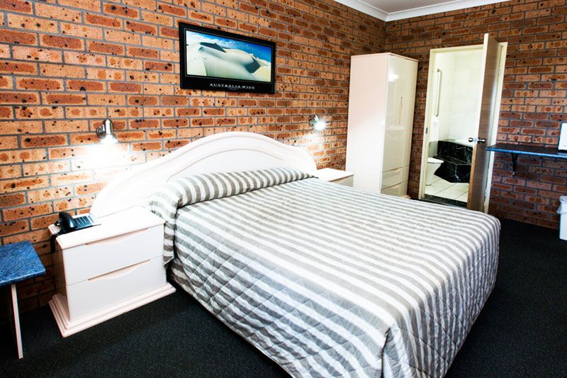 Country Comfort Motto Farm Motel (Newcastle Airport) | cafe | 2285 Pacific Hwy, Heatherbrae NSW 2324, Australia | 0249871211 OR +61 2 4987 1211
