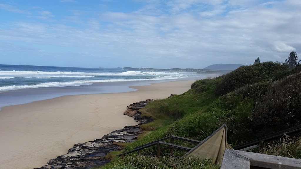 Lake Cathie Beach | natural feature | Lake Cathie Beach, Illaroo Rd, Lake Cathie NSW 2445, Australia | 0265818111 OR +61 2 6581 8111