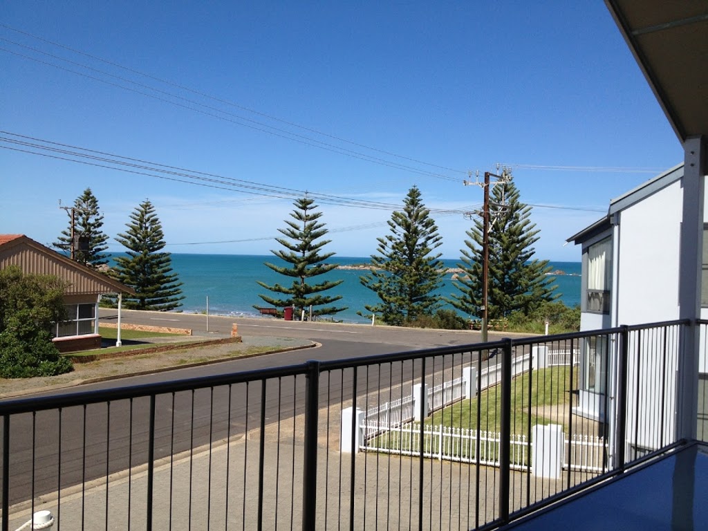 Beachcomber at Port Elliot Encounter Holiday Rentals | 22 Basham Parade, Port Elliot SA 5212, Australia | Phone: 0418 817 394