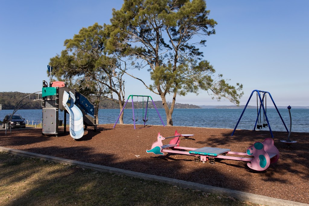 Myuna Bay Foreshore Reserve Playground | 17 Wangi Rd, Myuna Bay NSW 2264, Australia | Phone: (02) 4921 0333