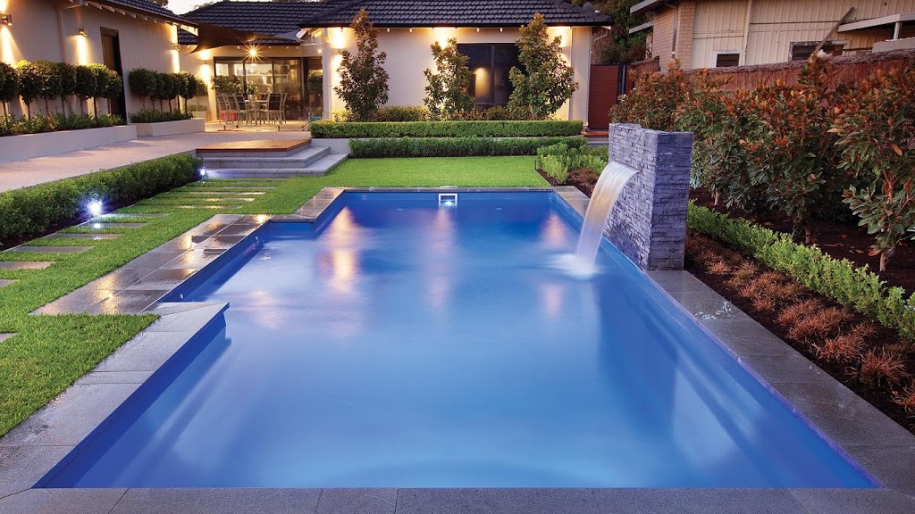 Poolside Bairnsdale | 477 Main St, Bairnsdale VIC 3875, Australia | Phone: (03) 5153 2552