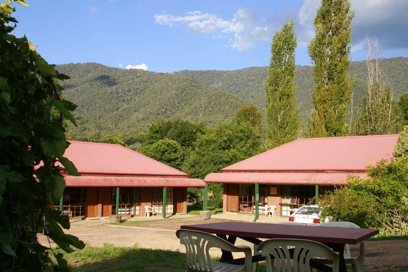 Harrietville Snowline Hotel | travel agency | 237 Great Alpine Rd, Harrietville VIC 3741, Australia | 0357592524 OR +61 3 5759 2524