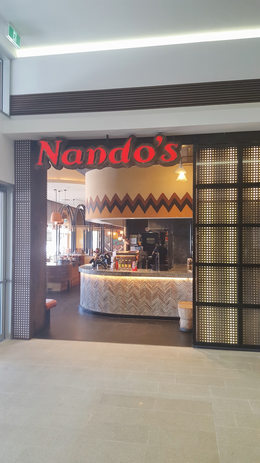 Nandos | restaurant | 206 Warnbro Sound Ave, Warnbro WA 6169, Australia | 0895936938 OR +61 8 9593 6938