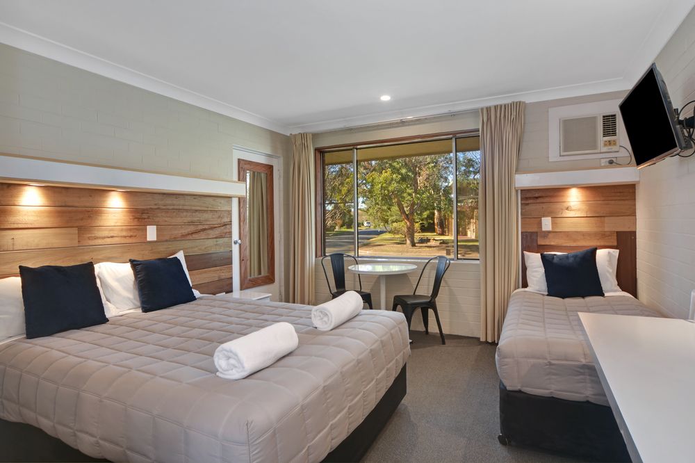 Pleasant Way River Lodge | 9 Pleasant Way, Nowra NSW 2541, Australia | Phone: (02) 4421 5544