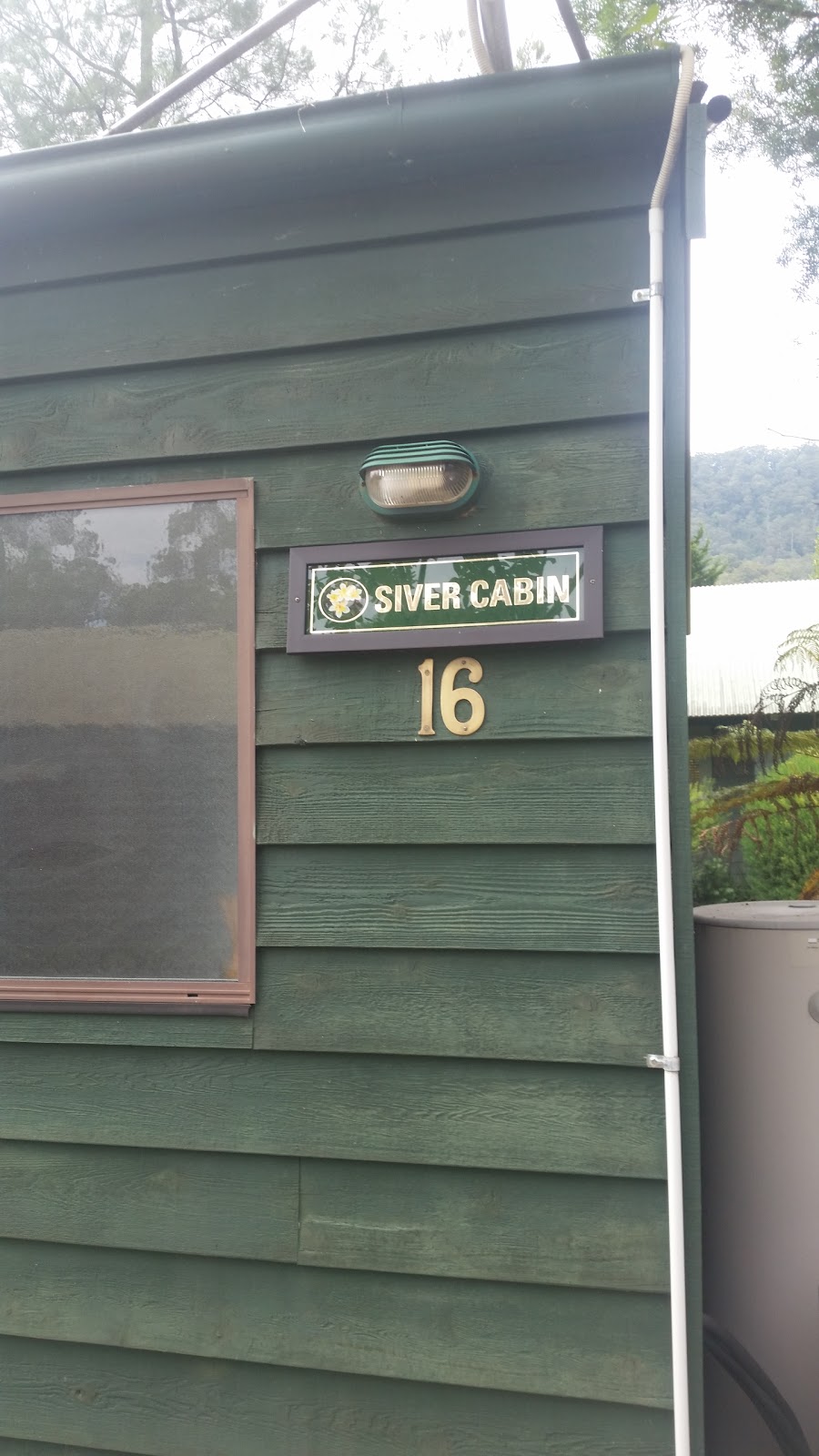 Caddyshack Cabin @ Kangaroo Valley Golf & Country Resort | Unit 23/390 Mount Scanzi Rd, Kangaroo Valley NSW 2577, Australia | Phone: (02) 8840 2852